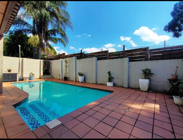 3 BEDROOM TOWNHOUSE FOR SALE IN TOWN HILL